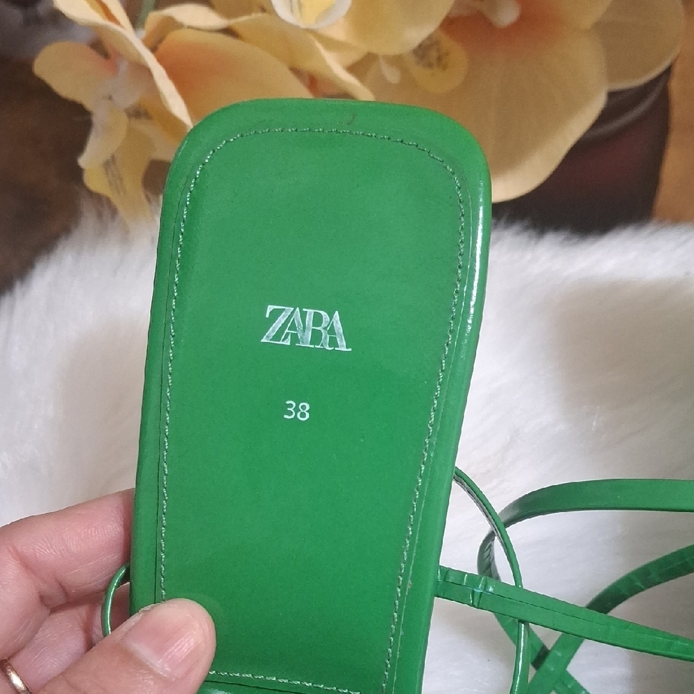 Zara Women's Vibrant Green Sandals - Picture 2 of 8